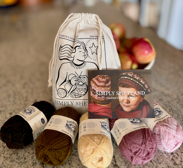 Gudrun's Yöl Moorie 2024 Holiday Hat Kit